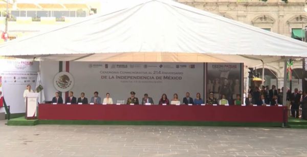 Encabeza Sergio Salom&oacute;n desfile c&iacute;vico-militar del 16 de septiembre