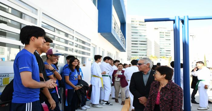 Reconocen logros académicos y deportivos de la Preparatoria 2 de Octubre de 1968