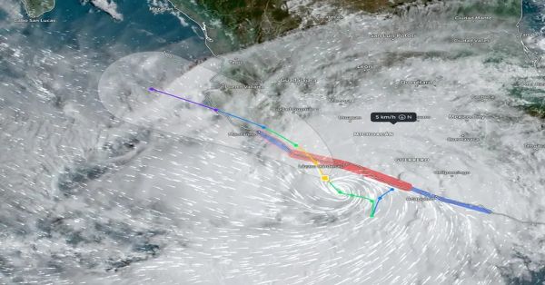 Alertan por la llegada de huracán 'John', podría tocar tierra entre Aquila y Manzanillo