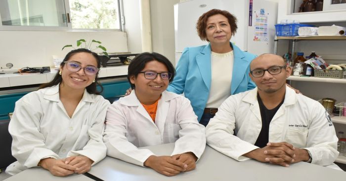 Investigan en la BUAP extractos vegetales para tratar infecciones urinarias