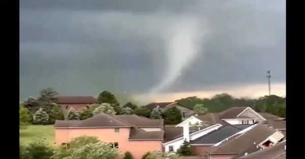 Azota tornado iglesia en Pensilvania durante violento temporal en EU