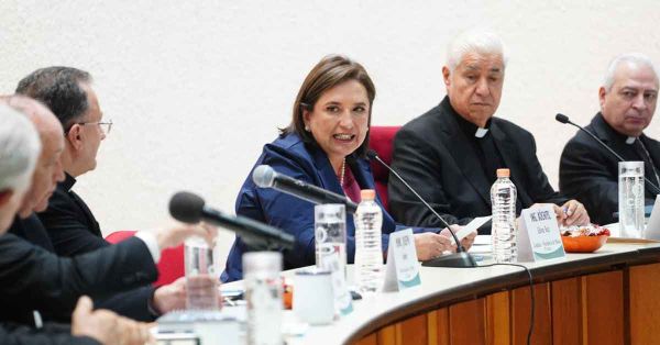 Exige Gálvez a Sheinbaum aclarar cuenta de su mamá