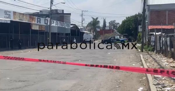 Asesinan a taxista dentro de su unidad atrás del mercado Independencia