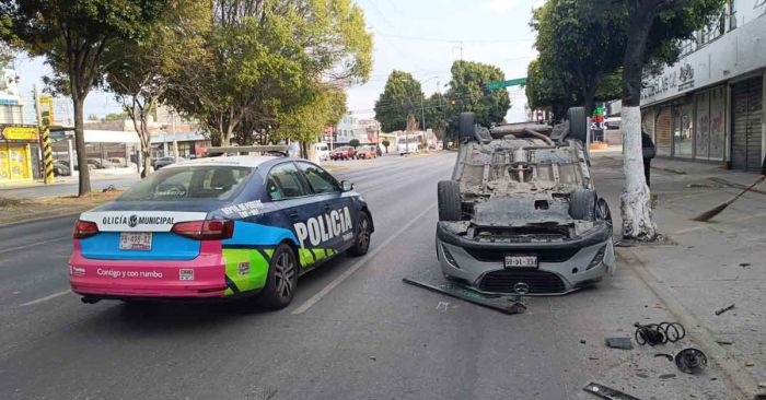 Vuelca vehículo en Bulevar Norte