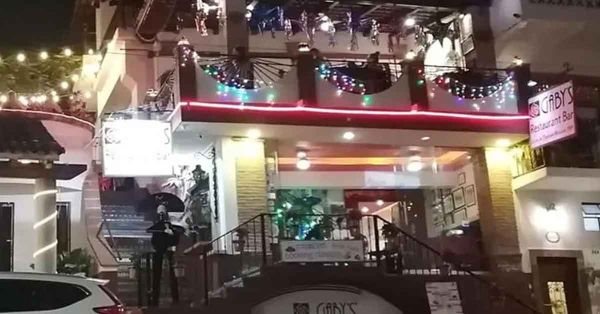 Demandan gringos a restaurante por tocar música mexicana