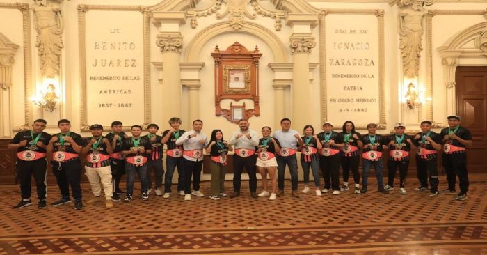 Entrega Ayuntamiento medalla del Consejo Mundial de Boxeo