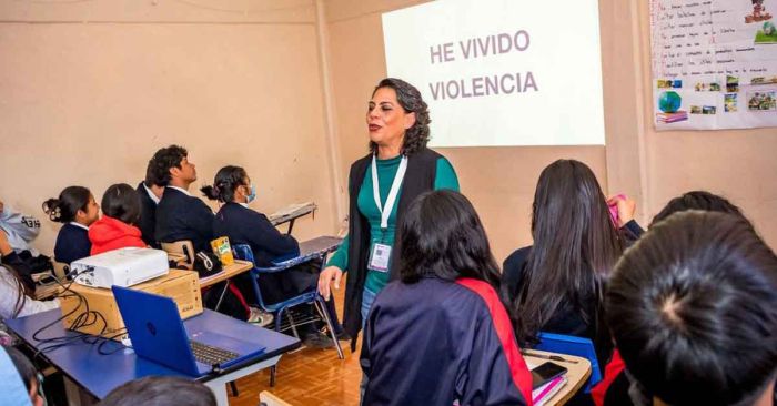 Dan charlas para evitar violencia entre jóvenes