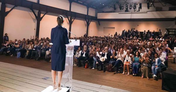 Respaldan 900 intelectuales, científicos y artistas a Claudia Sheinbaum