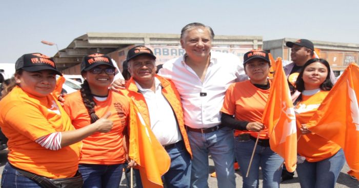 Visita Fernando Morales el mercado de Tepeaca