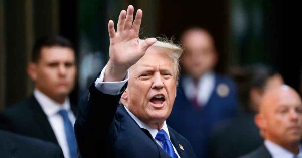 Asegura Trump ser “preso político”