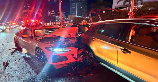 Chocó su BMW contra patrulla del Ejército en la Vía Atlixcáyotl