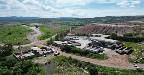 Supervisan proceso de disposición final en el relleno sanitario