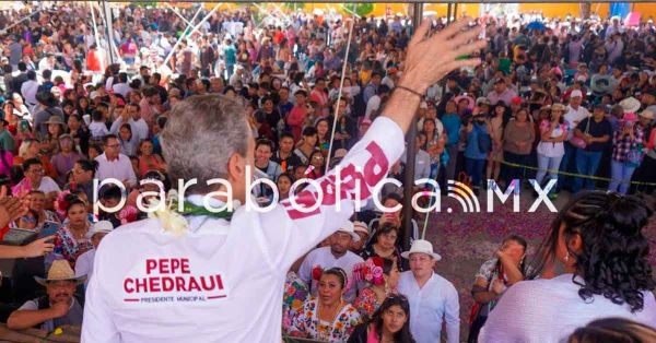 Arropa a Pepe Chedraui habitantes de La Resurrecci&oacute;n