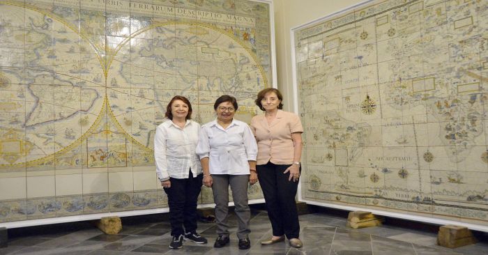 Visita Lilia Cedillo la exposición El Arte de la Cartografía en Talavera Poblana