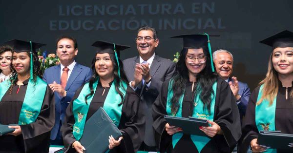 Encabeza Sergio Salomón graduación del BINE
