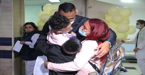 Toca Dani “Campana de la victoria” y vence al cáncer, después de tres años de tratamiento