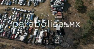Sofocan incendio en un depósito vehicular en Lomas de San Miguel