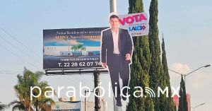 Se promociona Eduardo Rivera en el mobiliario urbano de la ciudad