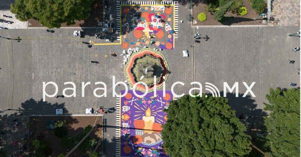 Fotogaler&iacute;a: Colocan impresionante tapete en el Z&oacute;calo con motivo del D&iacute;a de Muertos