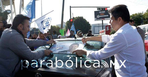 Vulneró Eduardo Rivera la Ley al pegar publicidad electoral en el transporte público, acusa Morena
