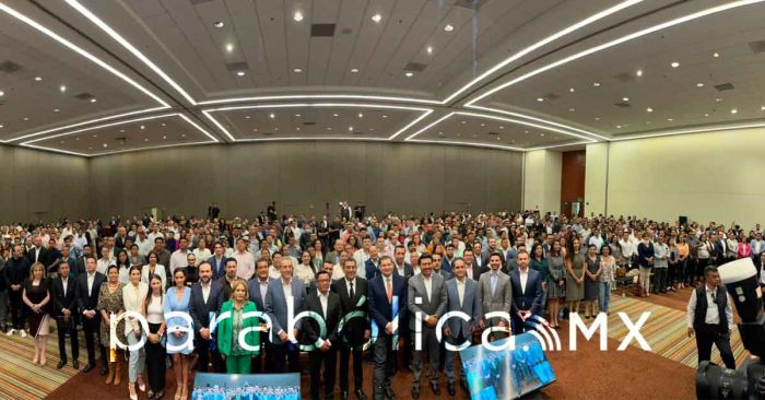Se reúnen Armenta y Sergio Salomón con alcaldes electos