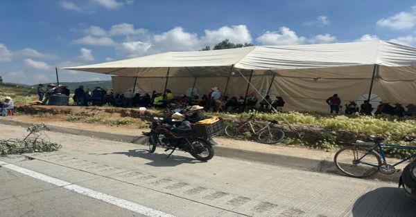 Continúa bloqueo en Autopista Arco Norte, Edomex, 'para nunca acabar'