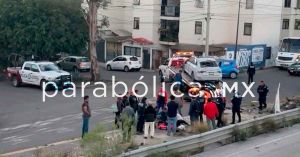 Deja una mujer lesionada volcadura en Periférico