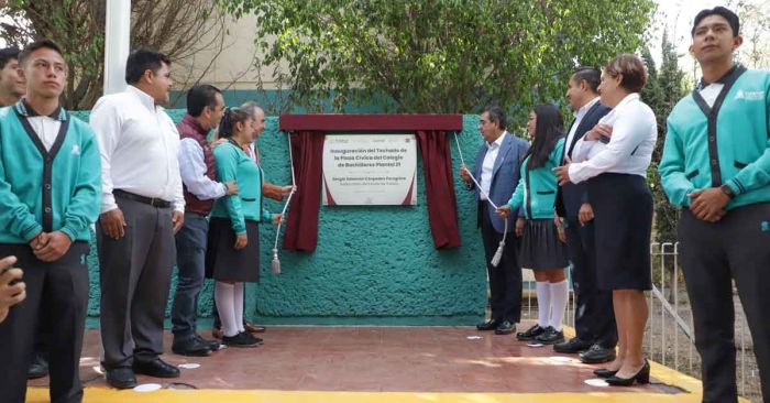 Inaugura gobernador techado en Cobaep, plantel 21