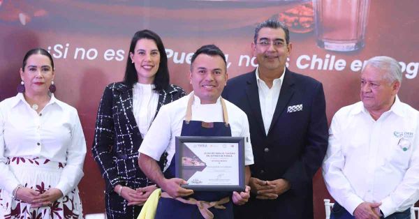 Da Sergio Salomón arranque a la temporada de Chiles en Nogada 2024