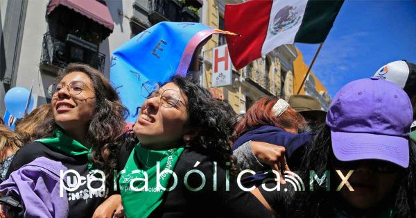 Celebran dirigencias nacionales de Morena y MC la despenalizaci&oacute;n del aborto en Puebla