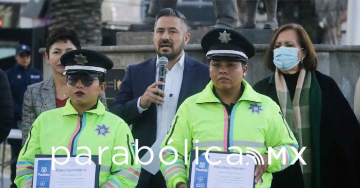 Reconocen a Policías municipales que rescataron a una bebé en Santa Bárbara Norte