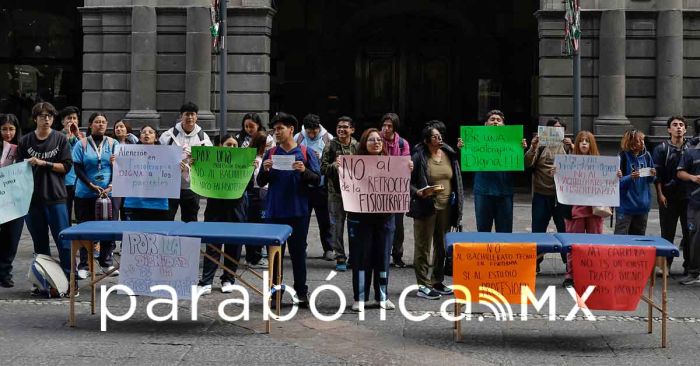 Se manifiestan estudiantes de  fisioterapia