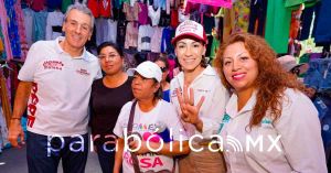 Recorre Pepe Chedraui el &quot;Tianguis de Ropa Triple A&quot;