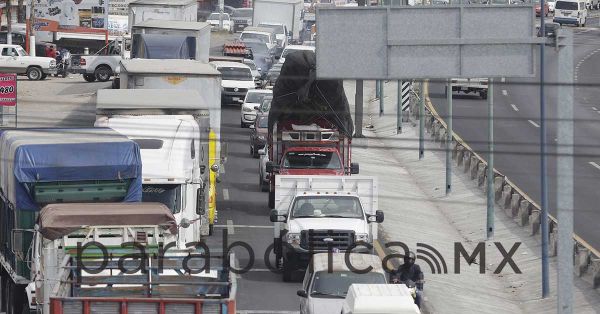 Bloquean carreteras pese a acuerdo con federación