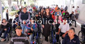 Encabeza MariElise Budib la tercera entrega de aparatos ortopédicos