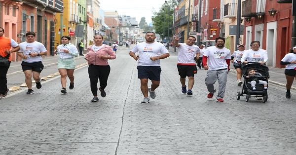 Realizan primera carrera &quot;corre con causa por Puebla&quot;