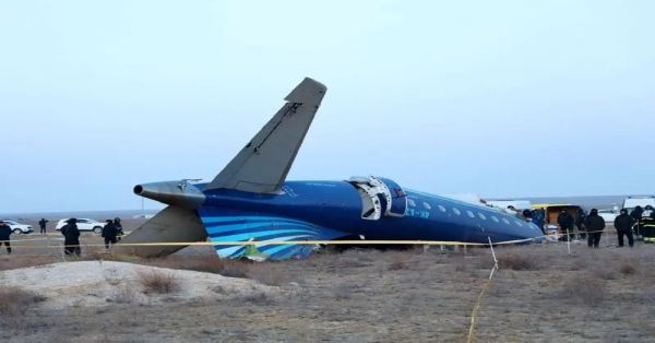 Derriban avión en el Mar Caspio por misil ruso, según Azerbaiyán