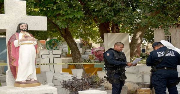 Profana dos tumbas al interior de un pante&oacute;n en Sonora, ya est&aacute; detenido