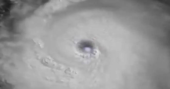 Entra avión cazahuracanes al ojo del Huracán Beryl y capta &#039;monstruo&#039; por dentro