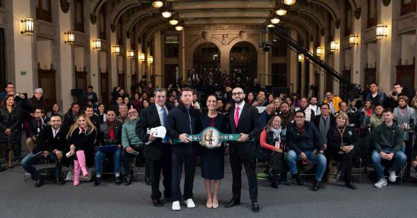 Visita "Canelo" conferencia de Sheinbaum; anuncian clase de box masiva