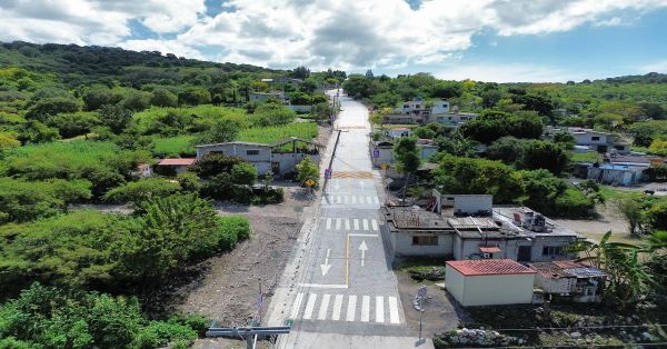 Entregan obras para el beneficio de las familias en El Aguacate