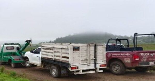 Aseguran en Ahuazotepec tres camionetas con hidrocarburo robado