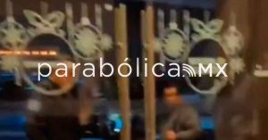 Atracan tres sujetos el Toks de Plaza Loreto