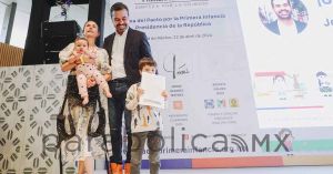 Anuncia Máynez libro; comparte propuestas de su hijo