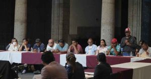 Sostiene Sheinbaum reuni&oacute;n con familiares de los 43 de Ayotzinapa