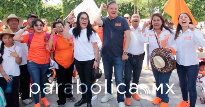 Visita Fernando Morales el mercado municipal de Amozoc