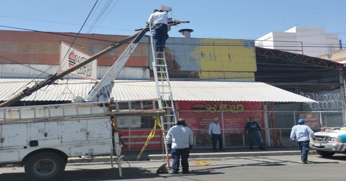 Retiran cables inservibles en La Margarita
