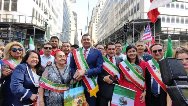 Vive Armenta la Noche Mexicana junto a migrantes poblanos en Nueva York