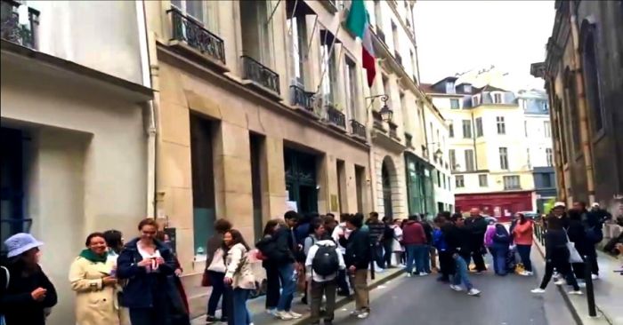 Votan mexicanos en el extranjero y cantan &#039;Cielito Lindo&#039;