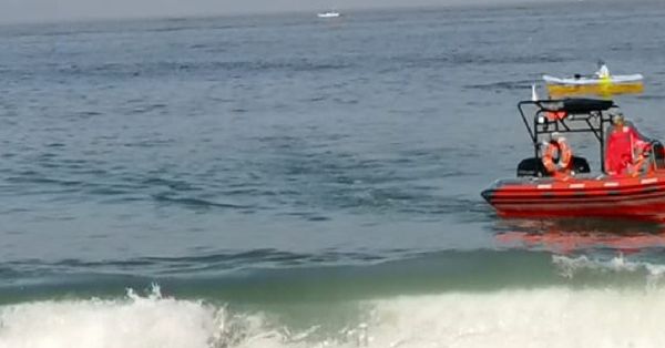 Rescatan a uno de dos poblanos desaparecidos en playa Camarones, Puerto Vallarta